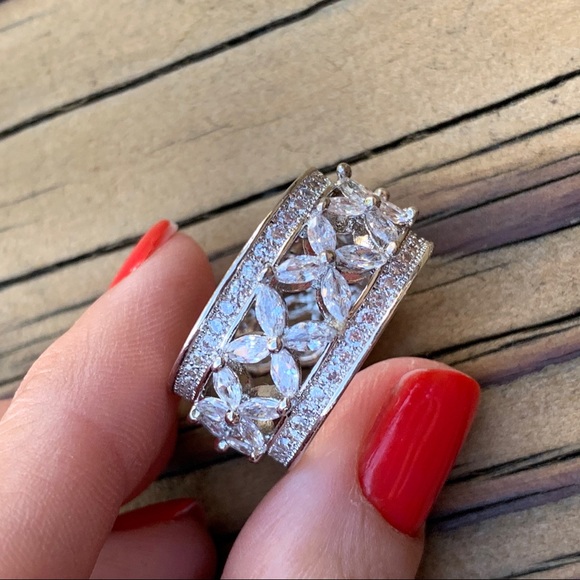 Floral Luxury 360 AAA Cubic Zirconia Diamond Ring Size 10 - Picture 7 of 8